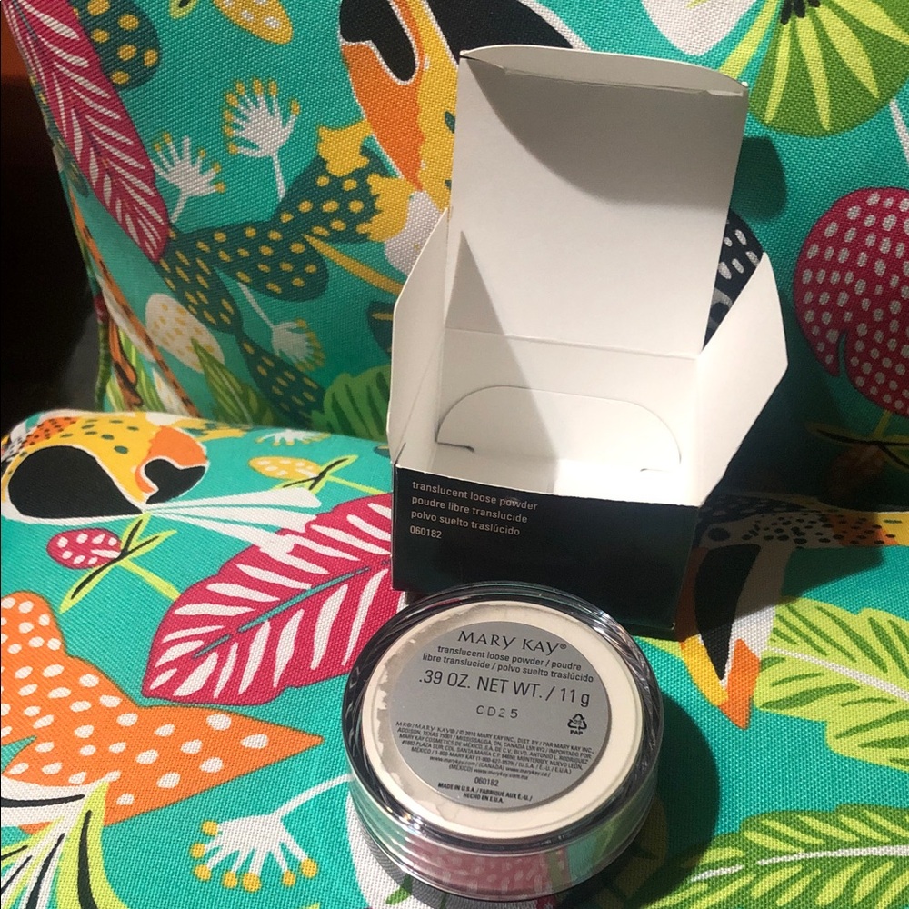 Mary Kay MK Loose Setting Powder
Translucent - Picture 2 of 2